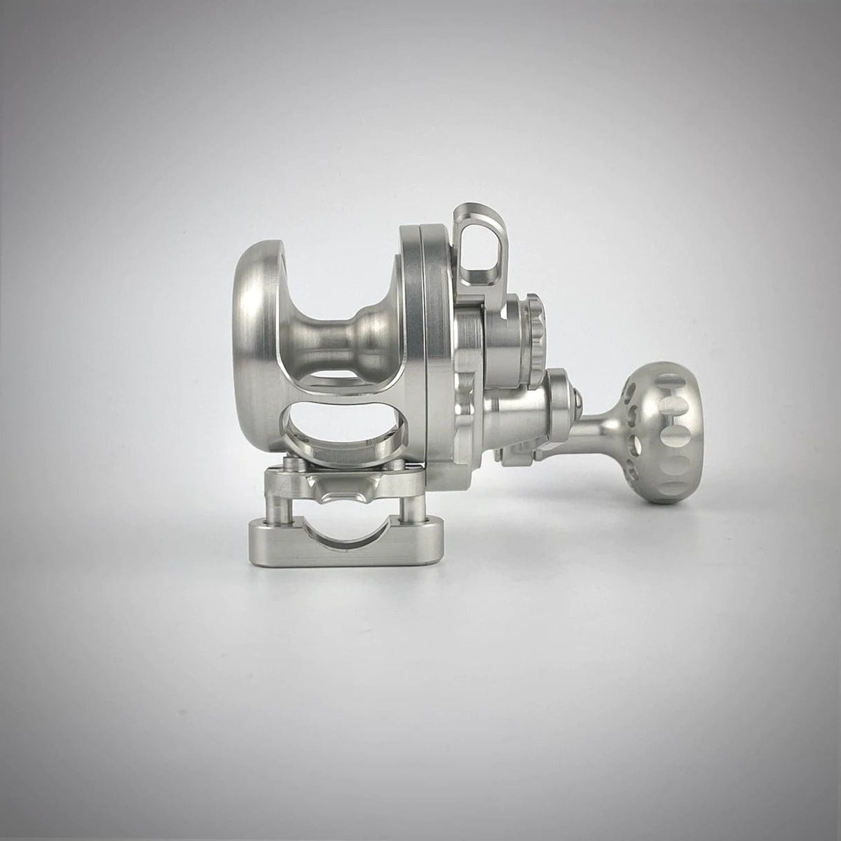 Seigler SGN (Small Game Narrow) Conventional Lever Drag Reels Right Hand / Silver / Silver